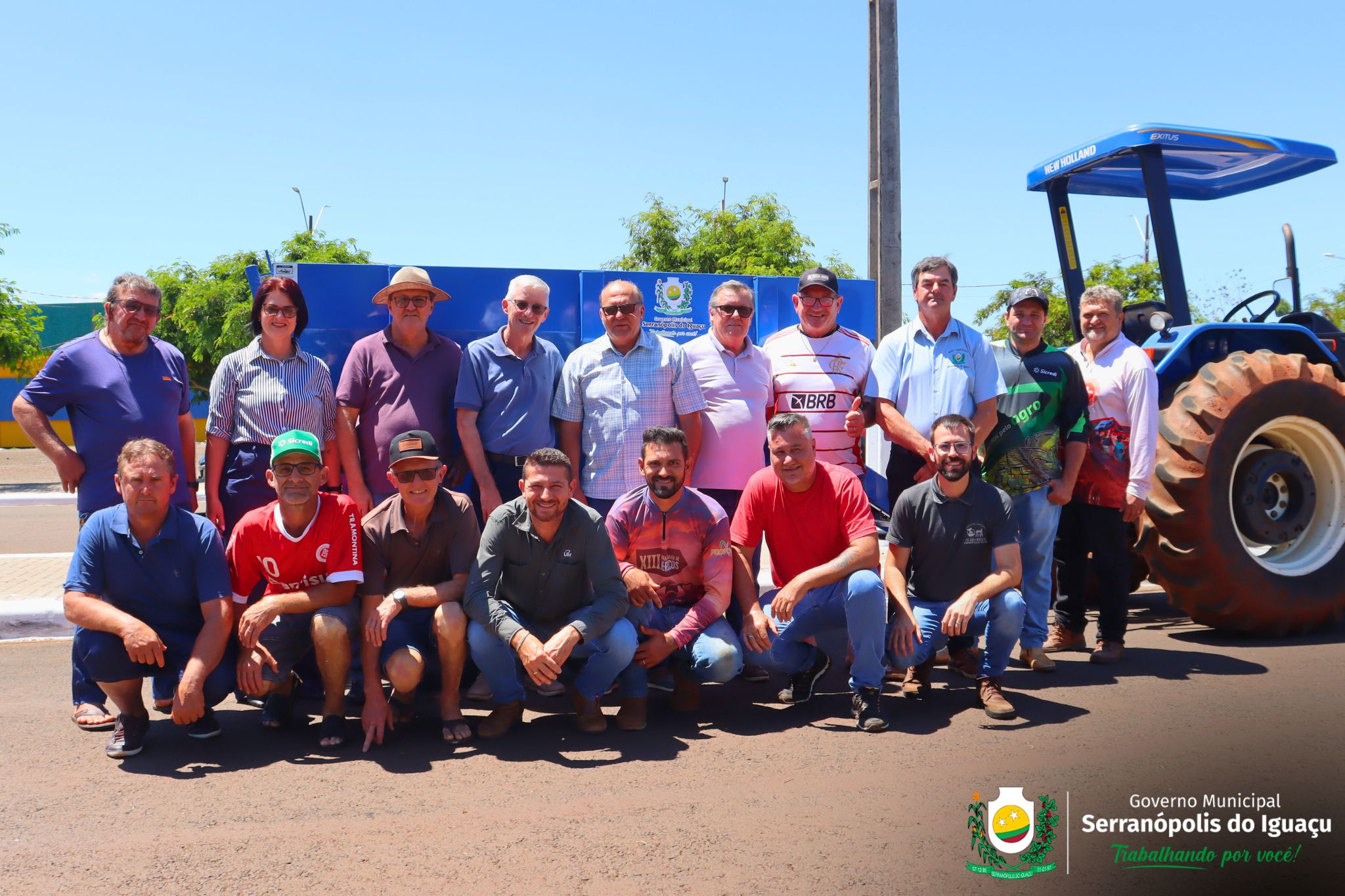 Governo Municipal entrega equipamento agrícola à Associação de Moradores da Linha Seca