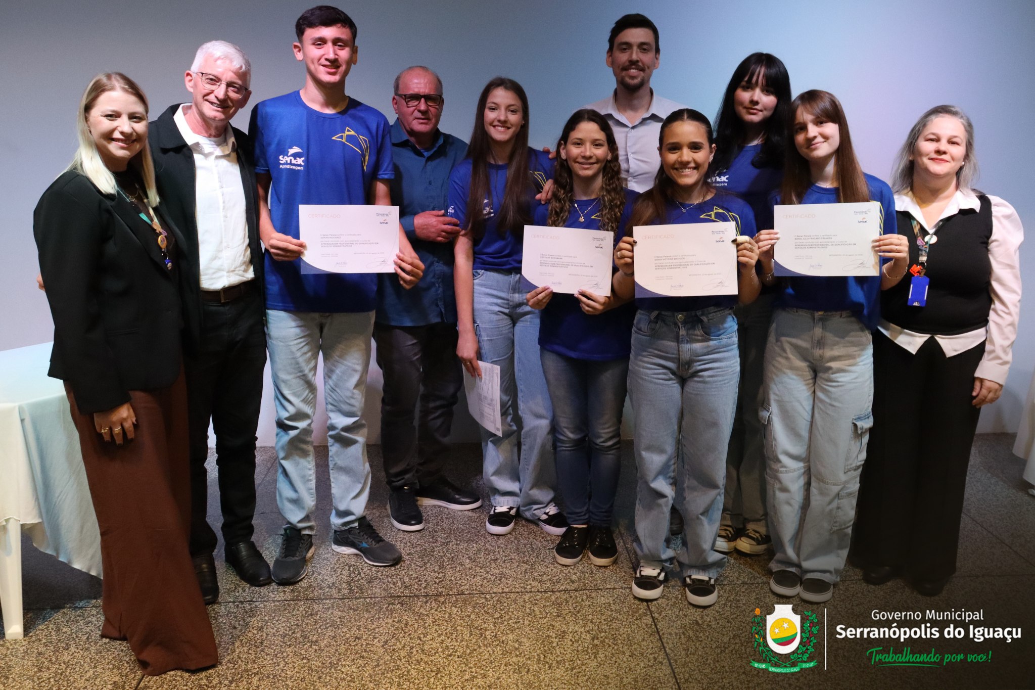 Governo Municipal entrega certificados a jovens que concluíram programa de aprendizagem em serviços administrativos
