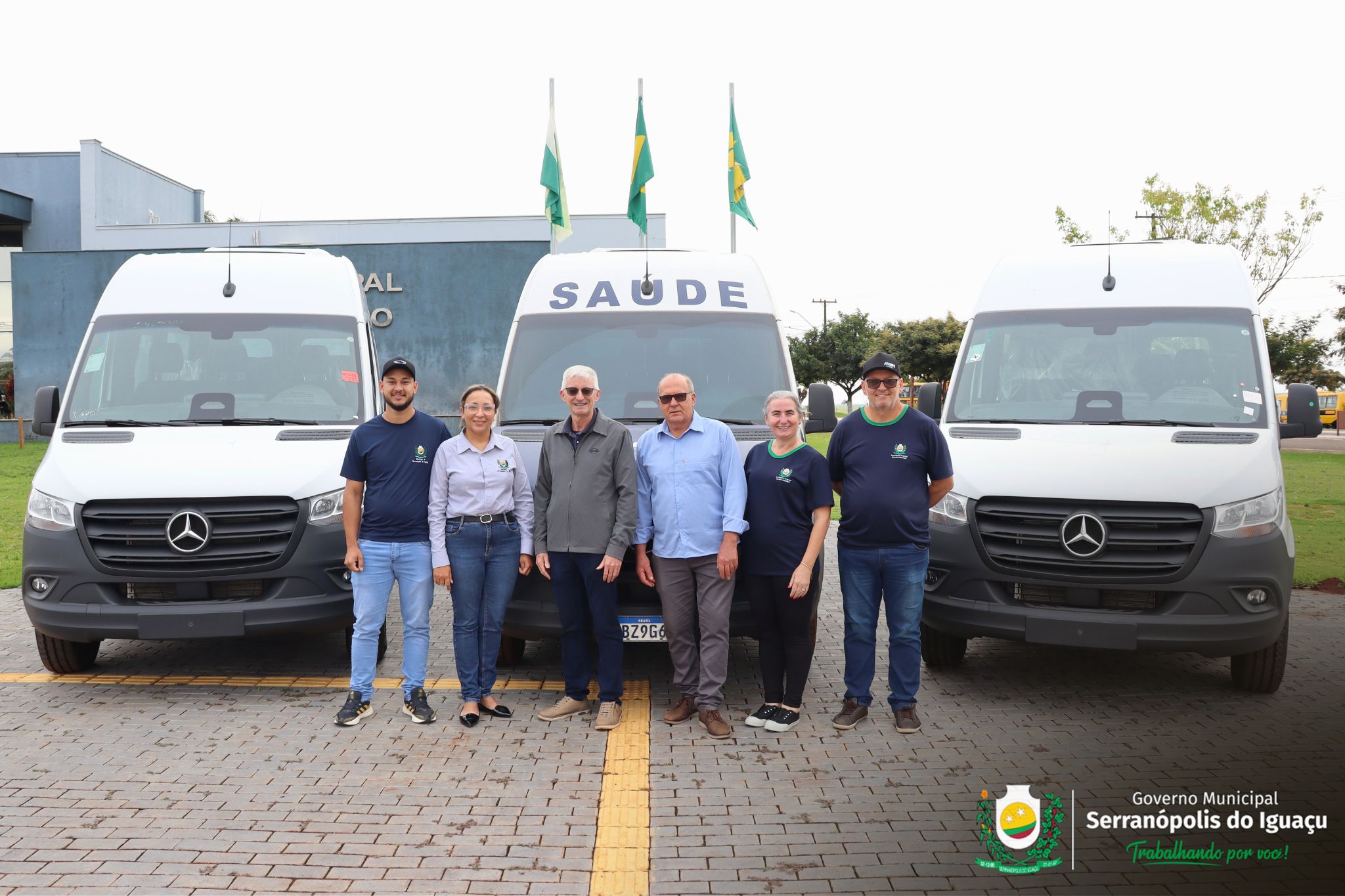 Governo Municipal recebe duas novas vans e completa renovação do transporte sanitário