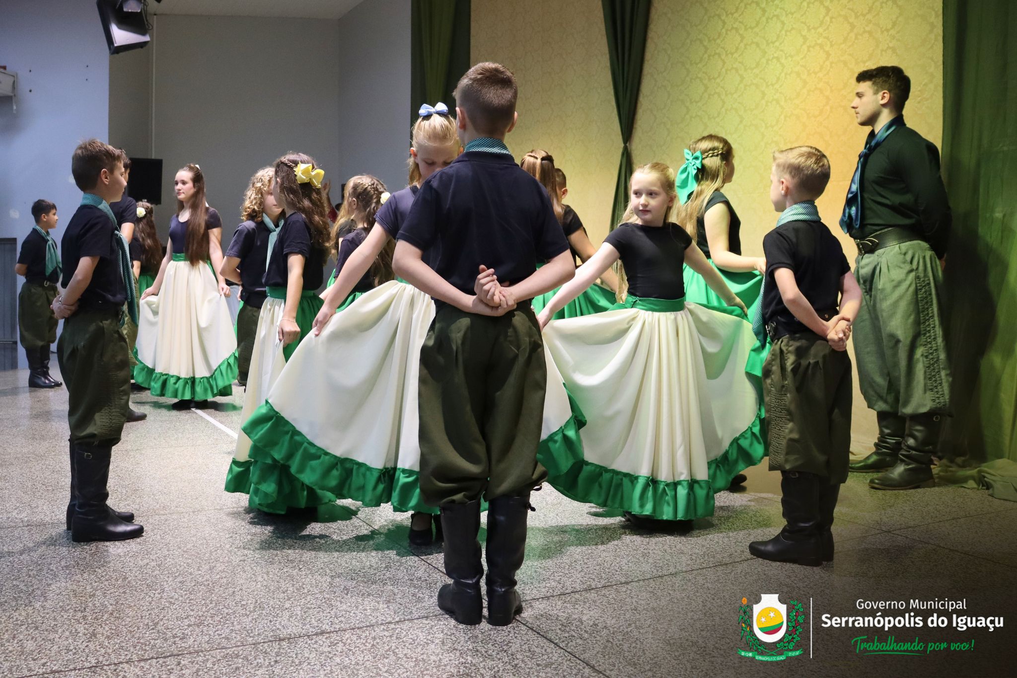5ª Mostra Regional de Dança reúne seis municípios durante a Semana Cultural de Serranópolis do Iguaçu 5ª Mostra Regional de Dança reúne seis municípios durante a Semana Cultural de Serranópolis do Iguaçu