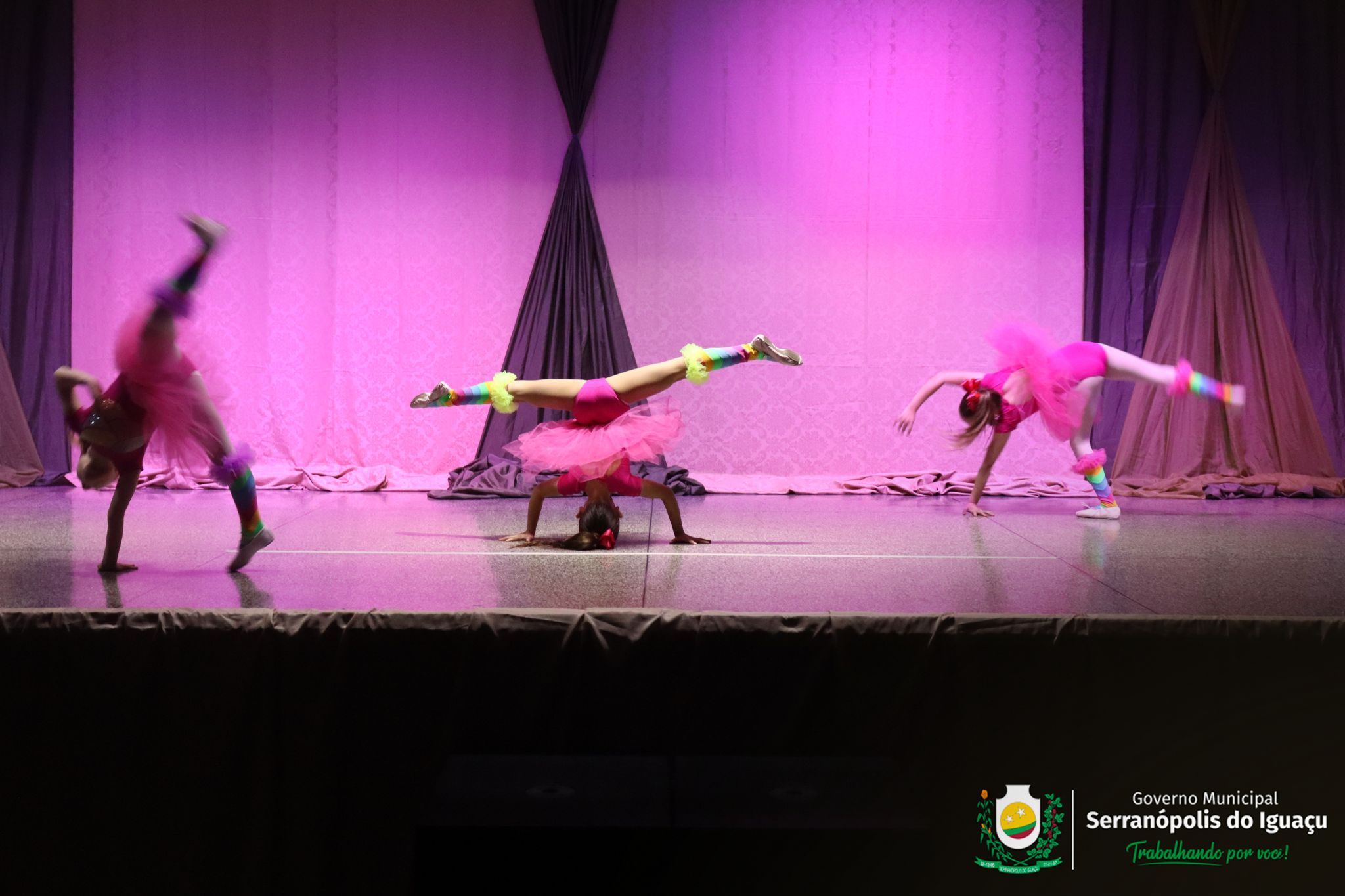 5ª Mostra Regional de Dança reúne seis municípios durante a Semana Cultural de Serranópolis do Iguaçu 5ª Mostra Regional de Dança reúne seis municípios durante a Semana Cultural de Serranópolis do Iguaçu