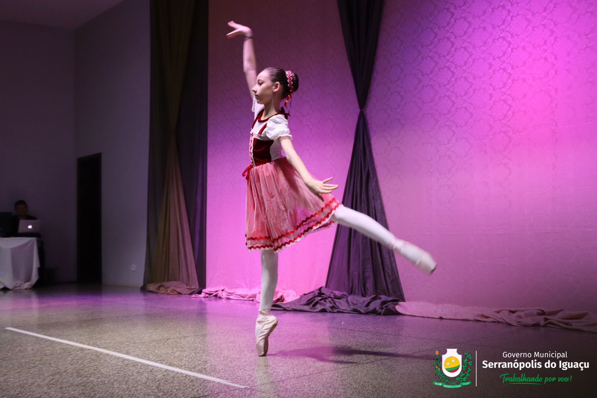 5ª Mostra Regional de Dança reúne seis municípios durante a Semana Cultural de Serranópolis do Iguaçu 5ª Mostra Regional de Dança reúne seis municípios durante a Semana Cultural de Serranópolis do Iguaçu