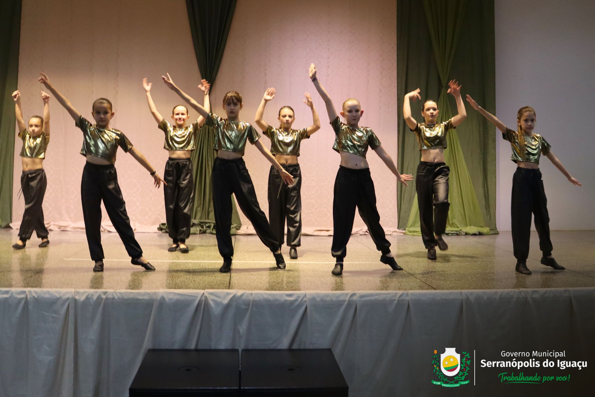 5ª Mostra Regional de Dança reúne seis municípios durante a Semana Cultural de Serranópolis do Iguaçu 5ª Mostra Regional de Dança reúne seis municípios durante a Semana Cultural de Serranópolis do Iguaçu