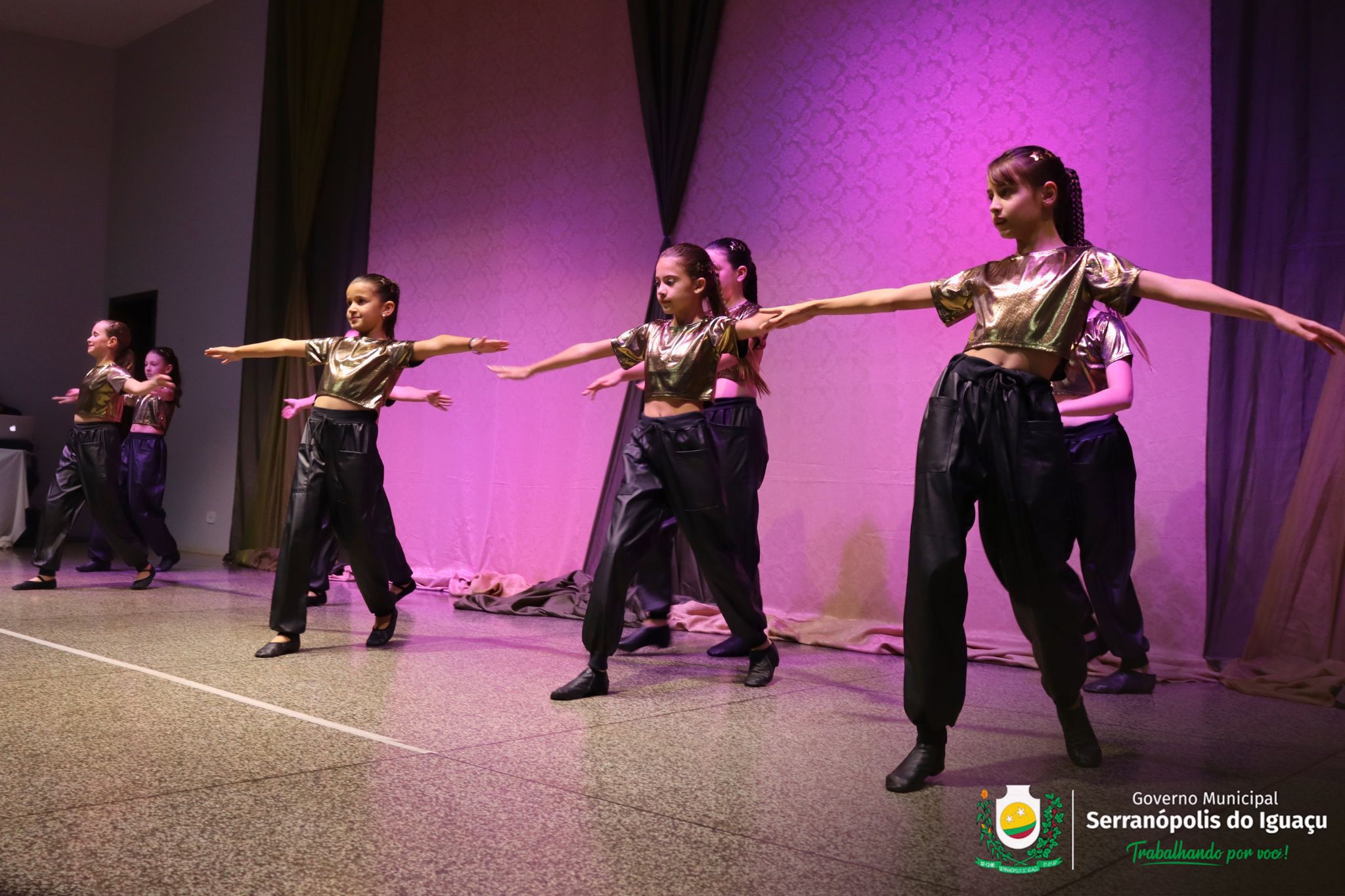 5ª Mostra Regional de Dança reúne seis municípios durante a Semana Cultural de Serranópolis do Iguaçu 5ª Mostra Regional de Dança reúne seis municípios durante a Semana Cultural de Serranópolis do Iguaçu