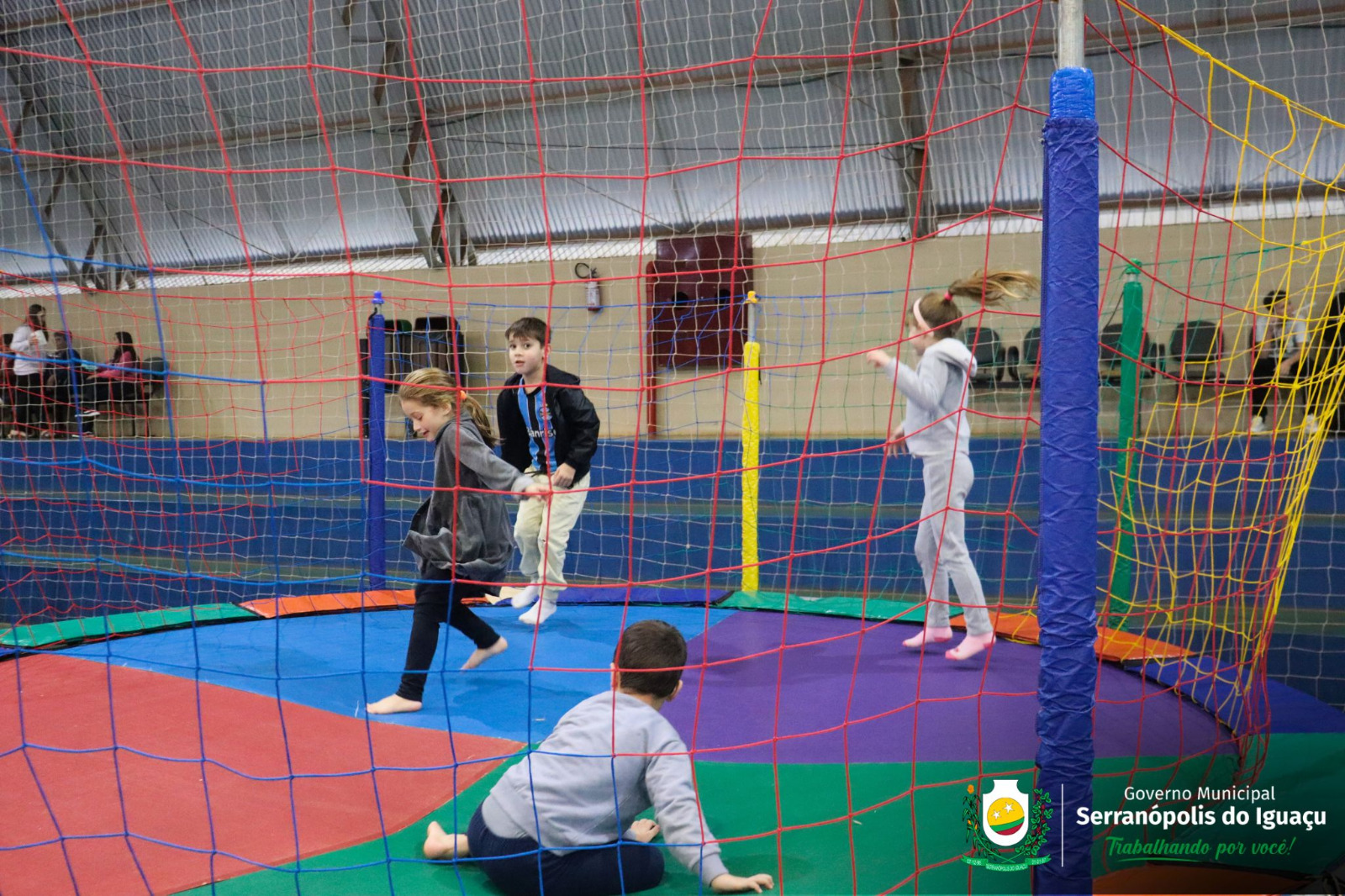 Brincando na Praça Brincando na Praça