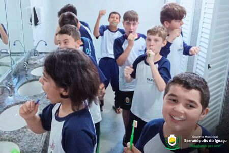 Governo Municipal reforça ações de saúde bucal em escolas estaduais por meio do Programa Saúde na Escola Governo Municipal reforça ações de saúde bucal em escolas estaduais por meio do Programa Saúde na Escola