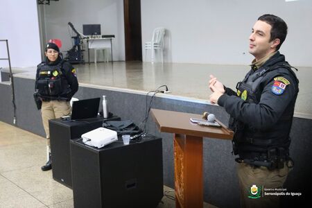 Governo Municipal promove palestra sobre violência contra a mulher em parceria com a Patrulha Maria da Penha Governo Municipal promove palestra sobre violência contra a mulher em parceria com a Patrulha Maria da Penha