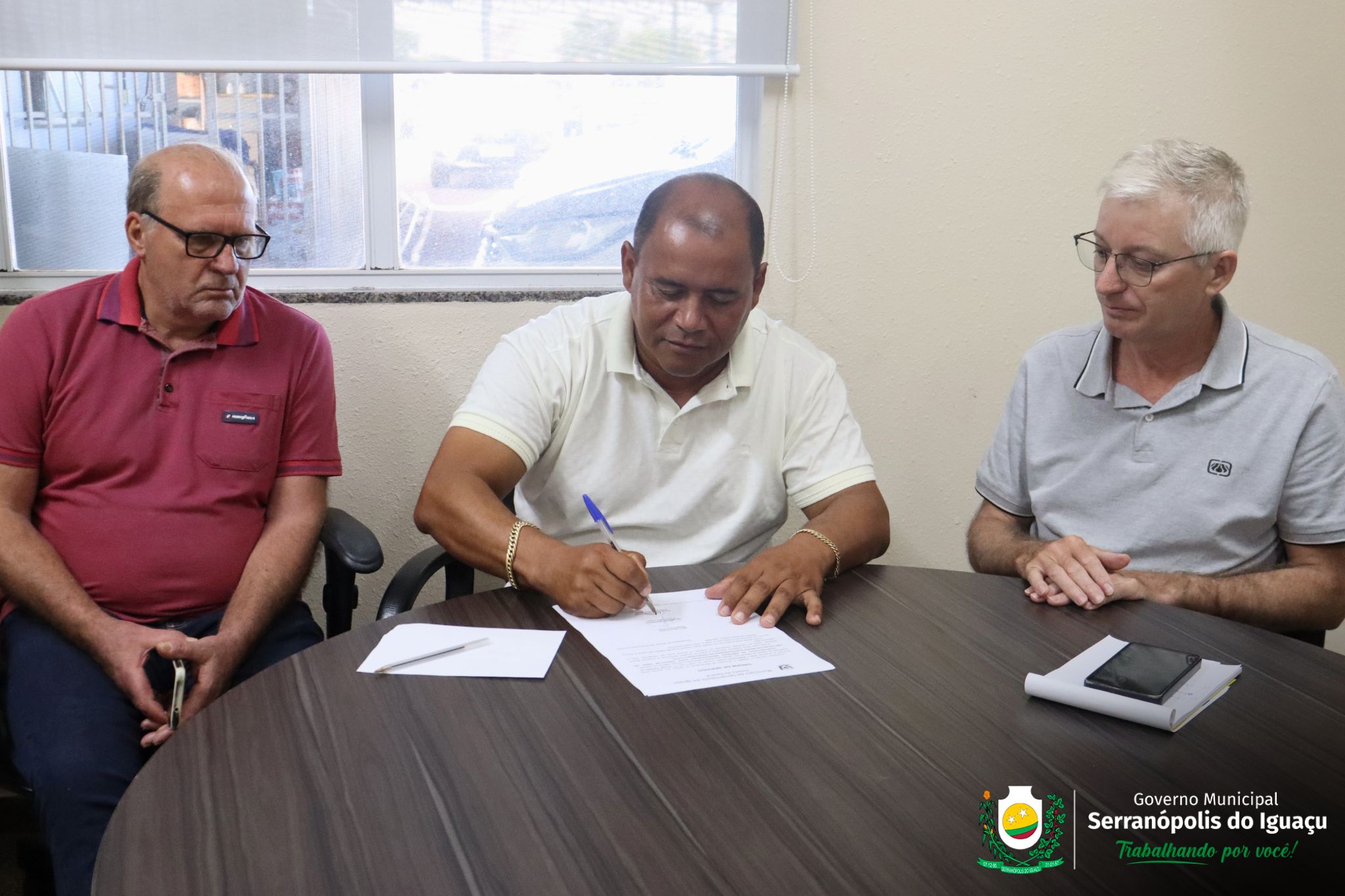 Governo Municipal assina ordem de serviço para obra de manilhamento e boca de lobo Governo Municipal assina ordem de serviço para obra de manilhamento e boca de lobo