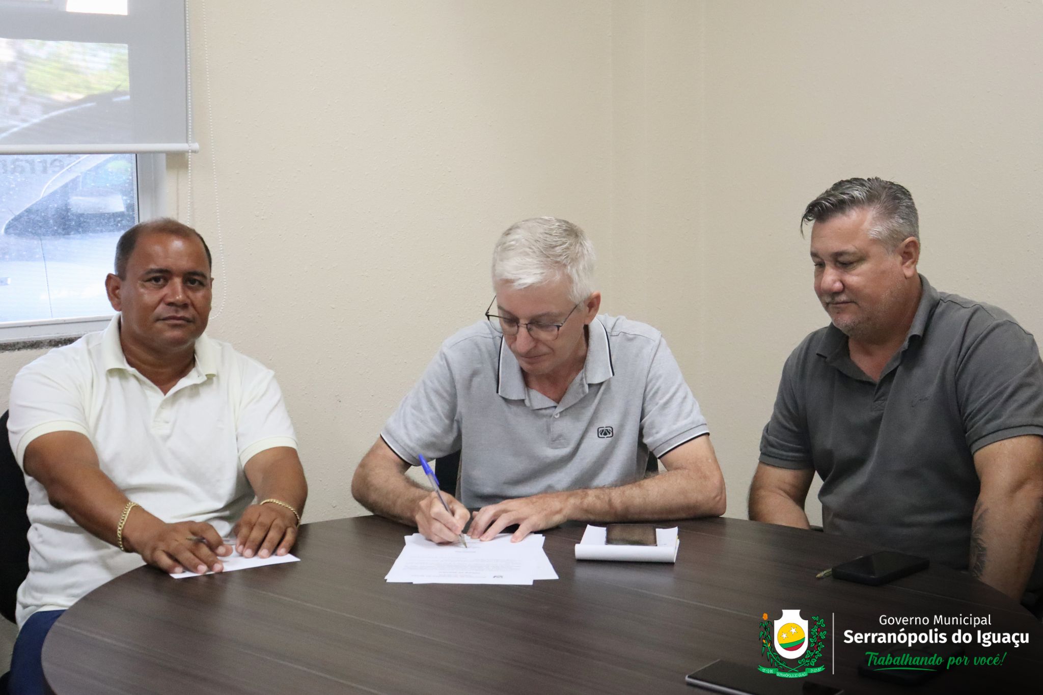 Governo Municipal assina ordem de serviço para obra de manilhamento e boca de lobo Governo Municipal assina ordem de serviço para obra de manilhamento e boca de lobo