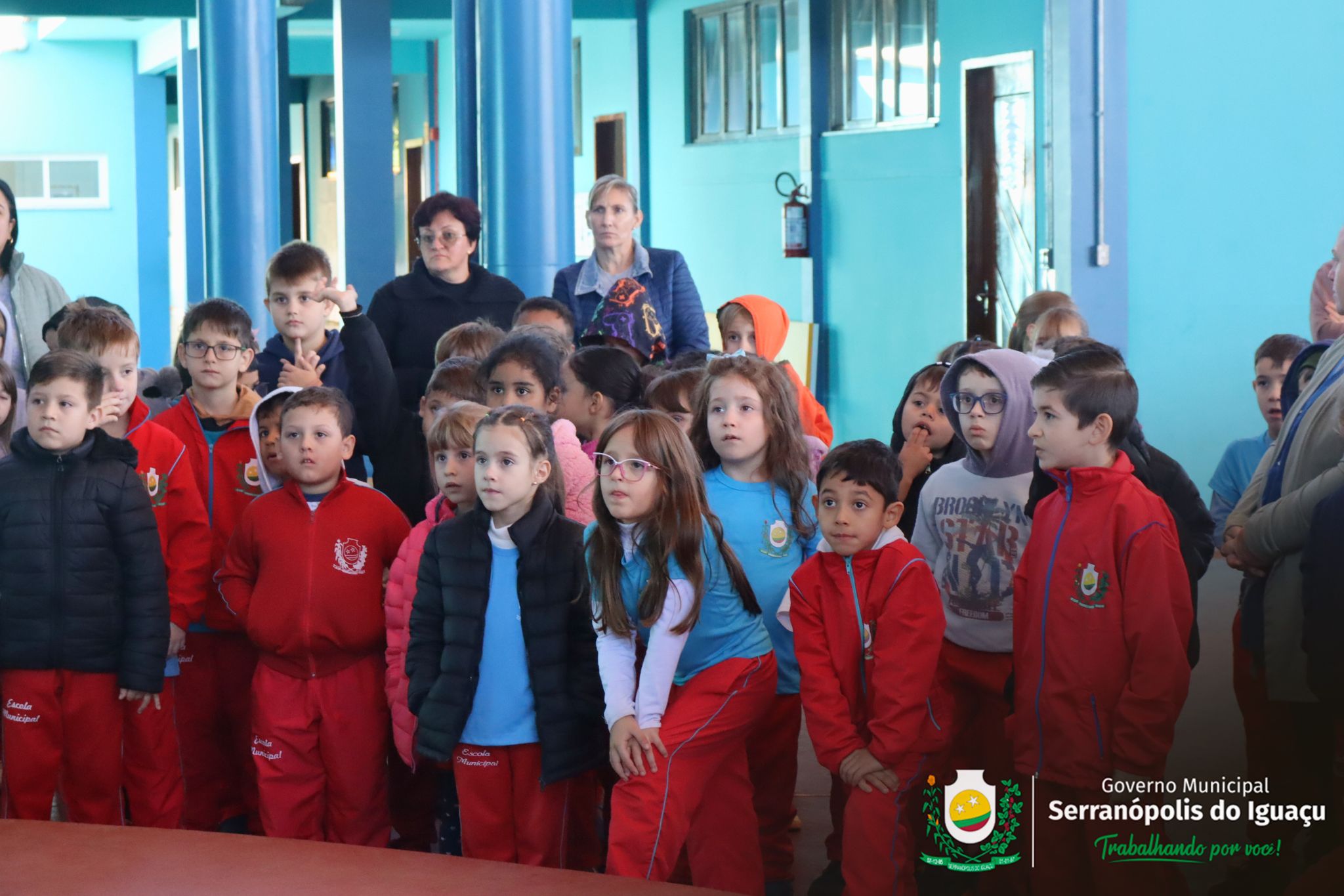 Cartilhas de educação ambiental são entregues para alunos da rede municipal de ensino Cartilhas de educação ambiental são entregues para alunos da rede municipal de ensino