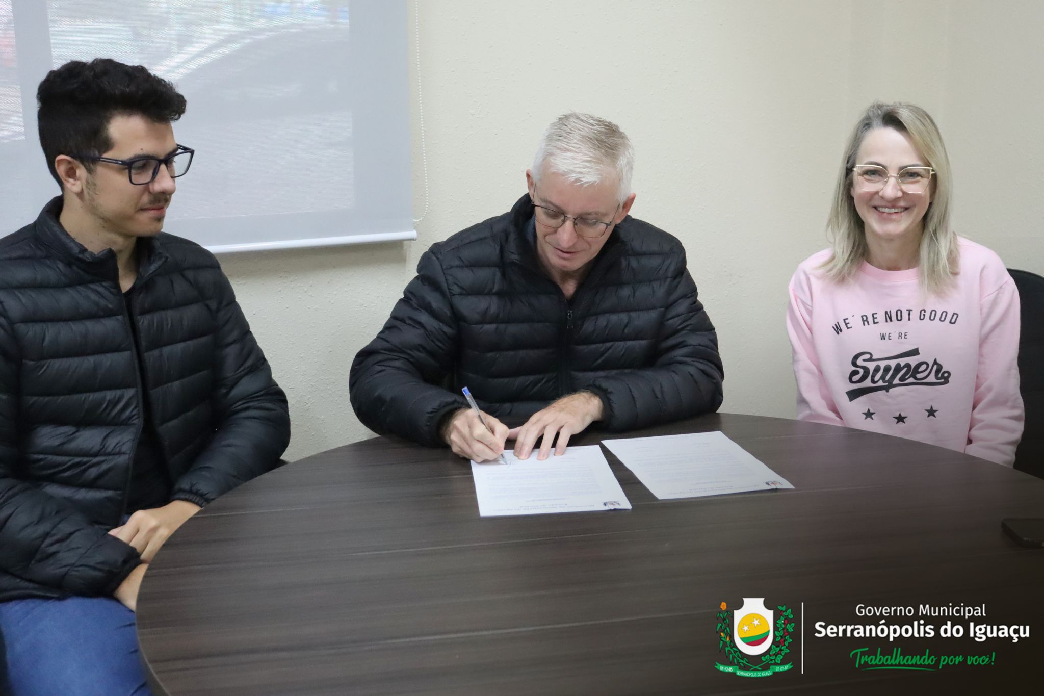 Governo Municipal formaliza contratação de professora para a rede municipal de ensino Governo Municipal formaliza contratação de professora para a rede municipal de ensino