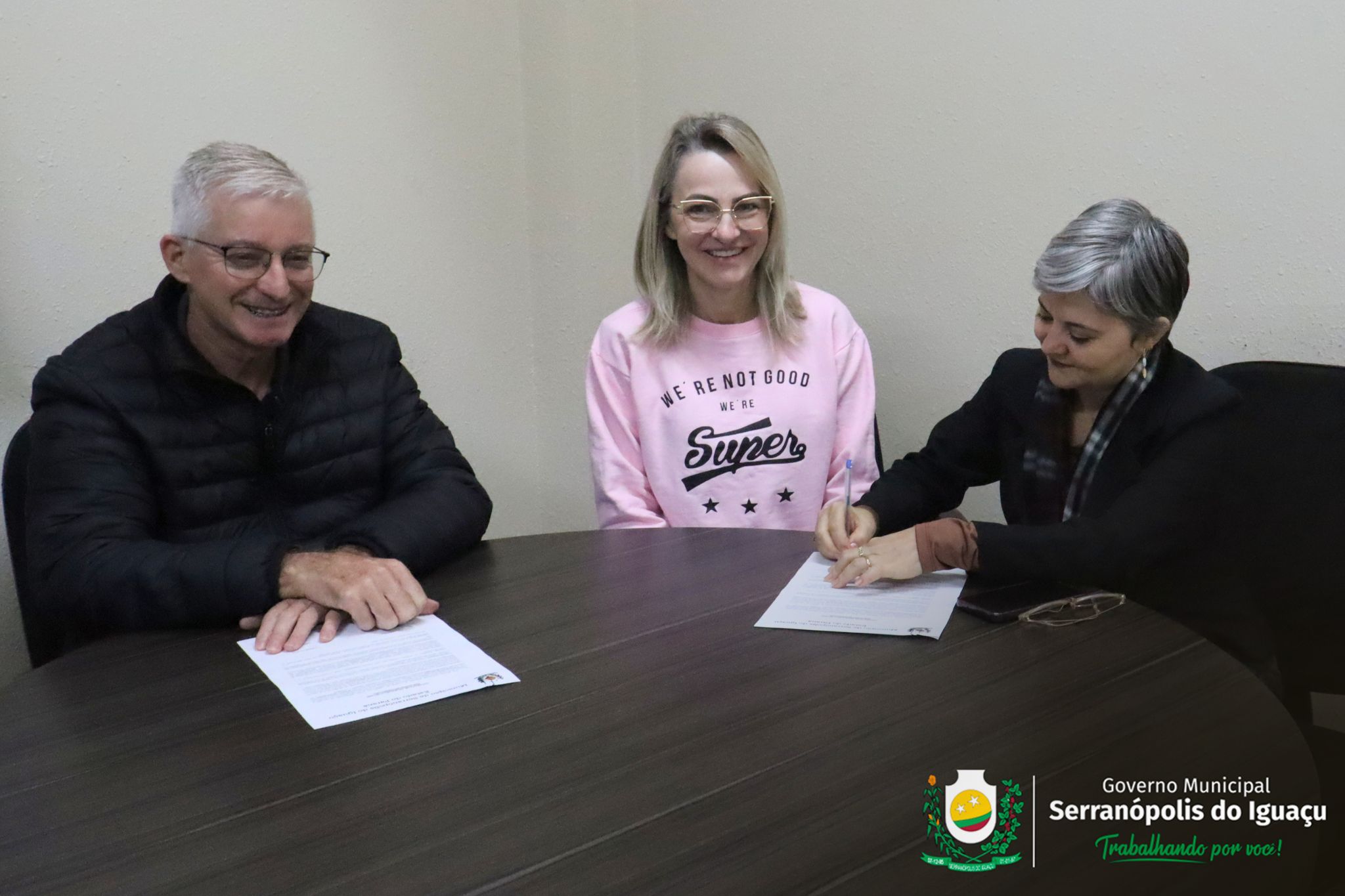 Governo Municipal formaliza contratação de professora para a rede municipal de ensino Governo Municipal formaliza contratação de professora para a rede municipal de ensino
