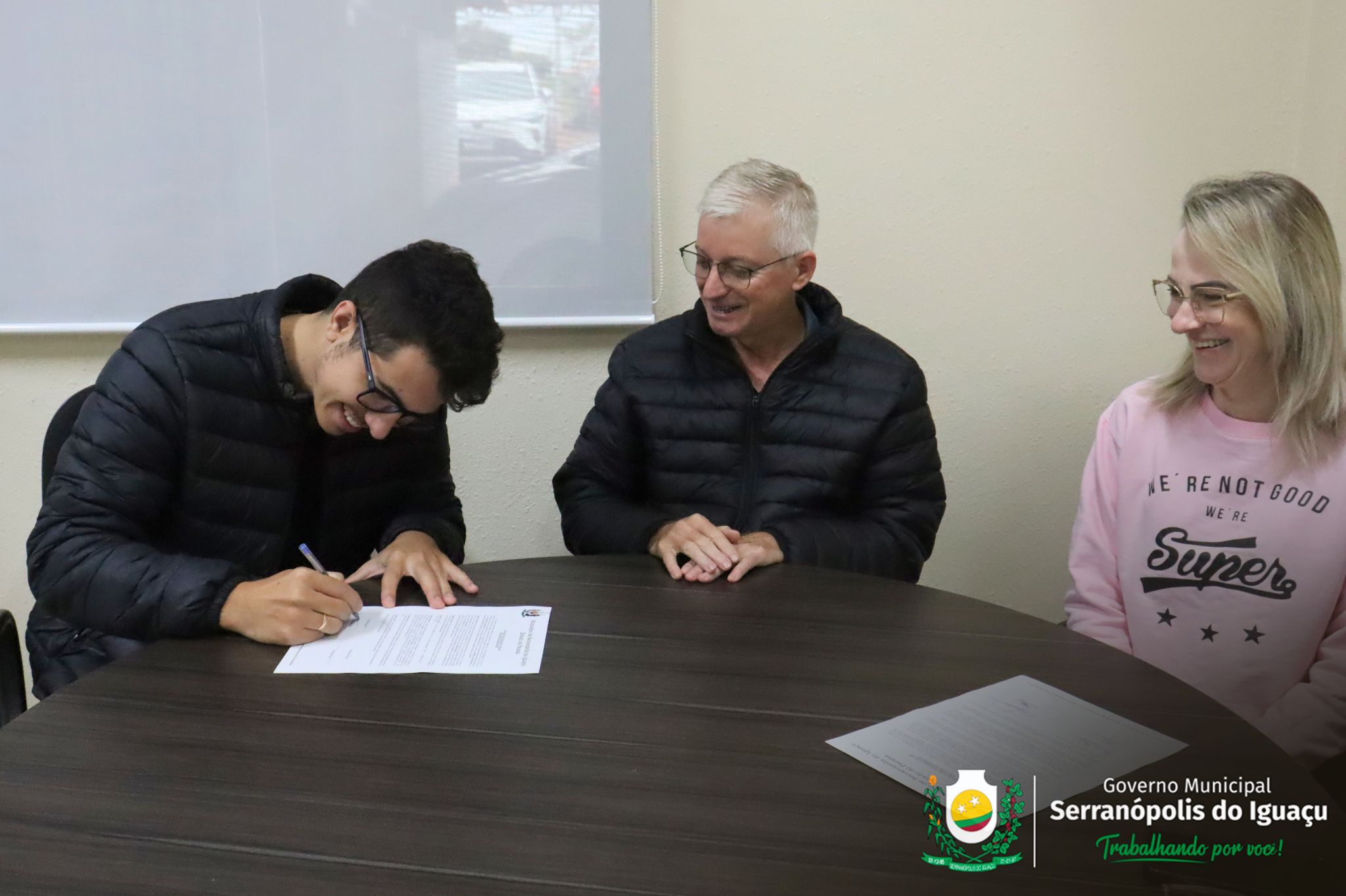 Governo Municipal formaliza contratação de professora para a rede municipal de ensino Governo Municipal formaliza contratação de professora para a rede municipal de ensino