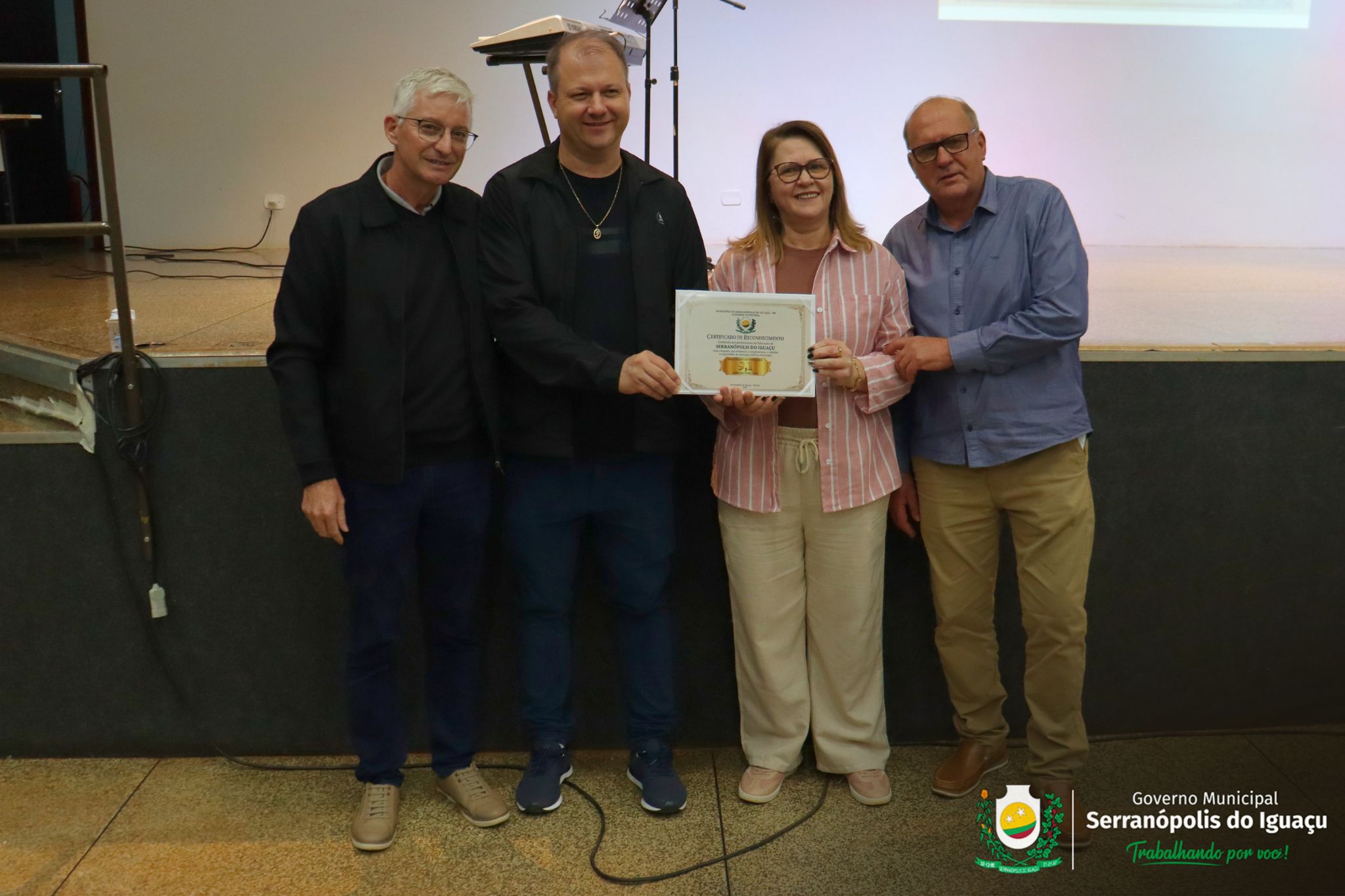 Governo Municipal homenageia profissionais da educação por resultado histórico no IDEB 2025