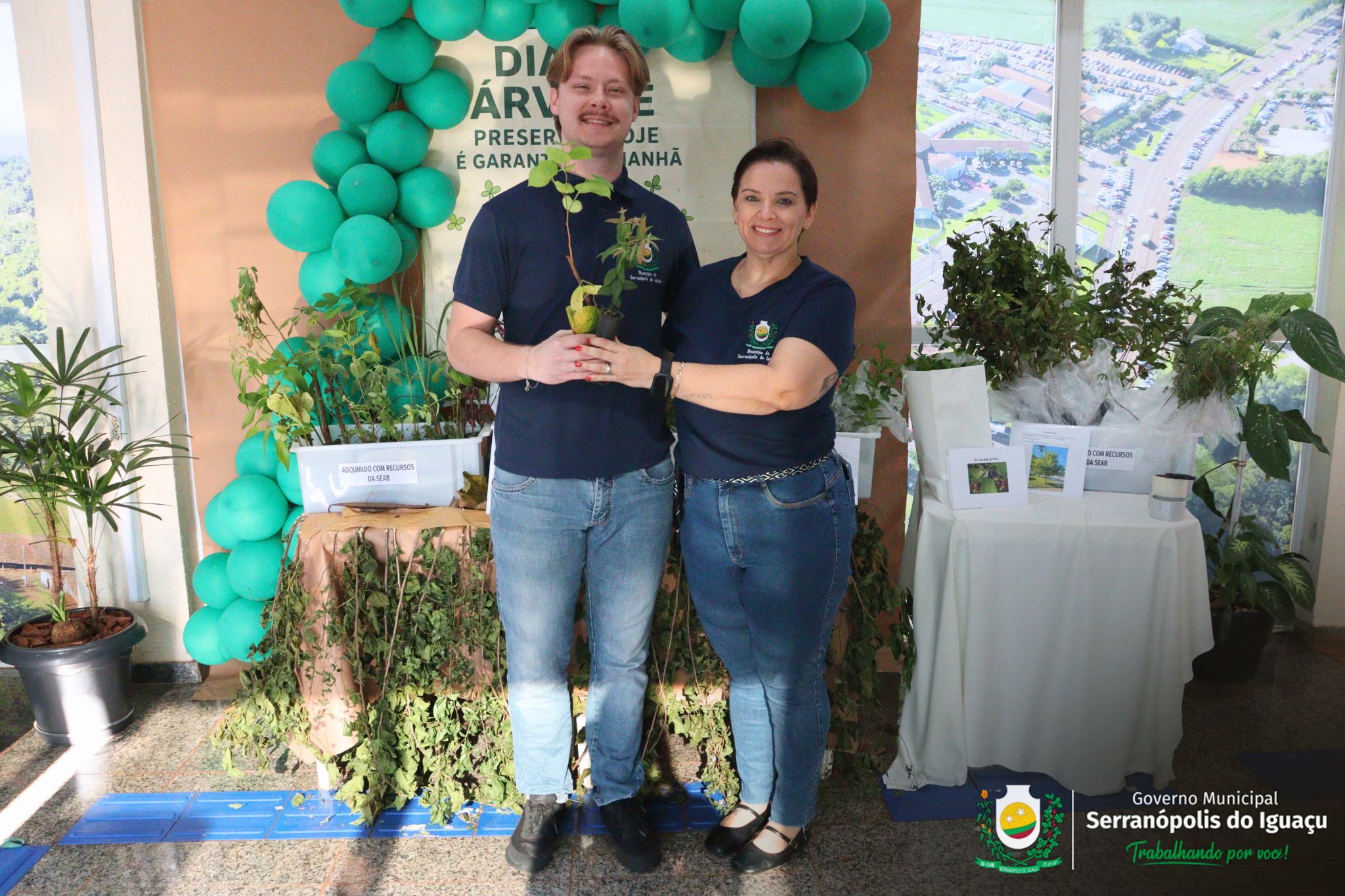 Dia da Árvore é marcado com distribuição gratuita de mudas em Serranópolis do Iguaçu Dia da Árvore é marcado com distribuição gratuita de mudas em Serranópolis do Iguaçu