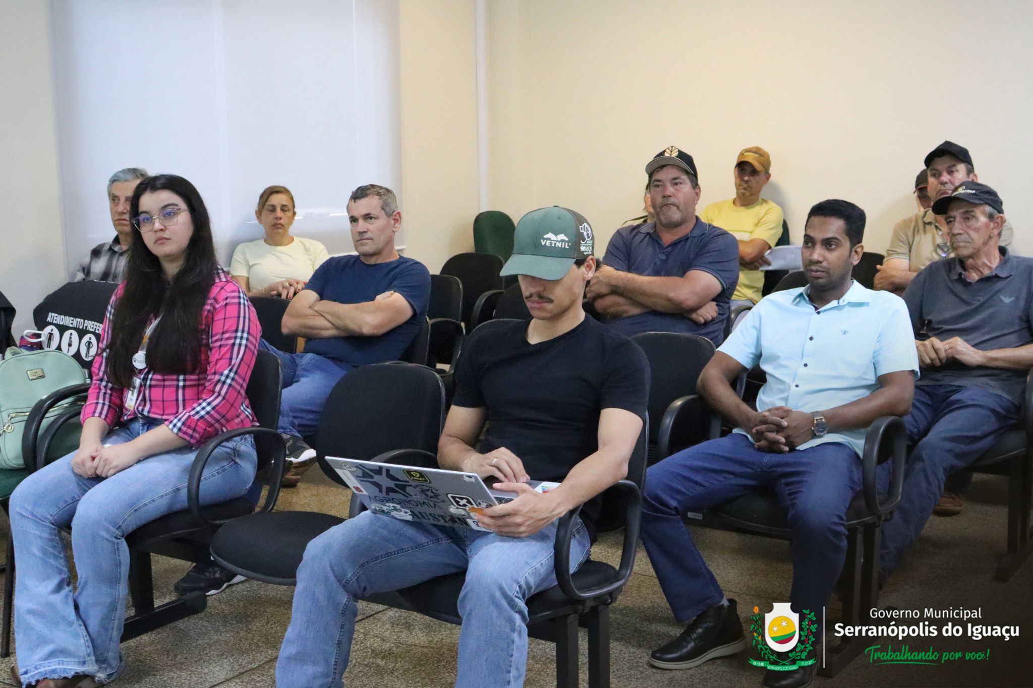 Agricultores participam de apresentação sobre saúde e manejo dos solos em Serranópolis do Iguaçu Agricultores participam de apresentação sobre saúde e manejo dos solos em Serranópolis do Iguaçu