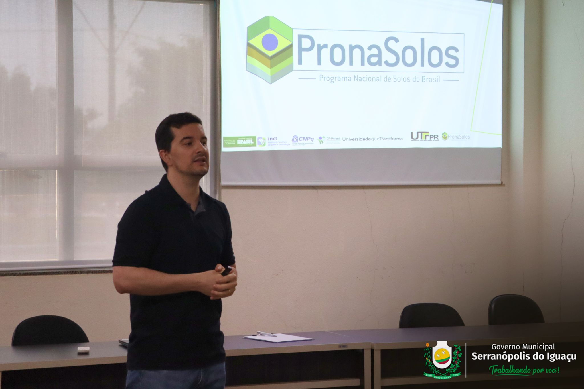 Agricultores participam de apresentação sobre saúde e manejo dos solos em Serranópolis do Iguaçu Agricultores participam de apresentação sobre saúde e manejo dos solos em Serranópolis do Iguaçu