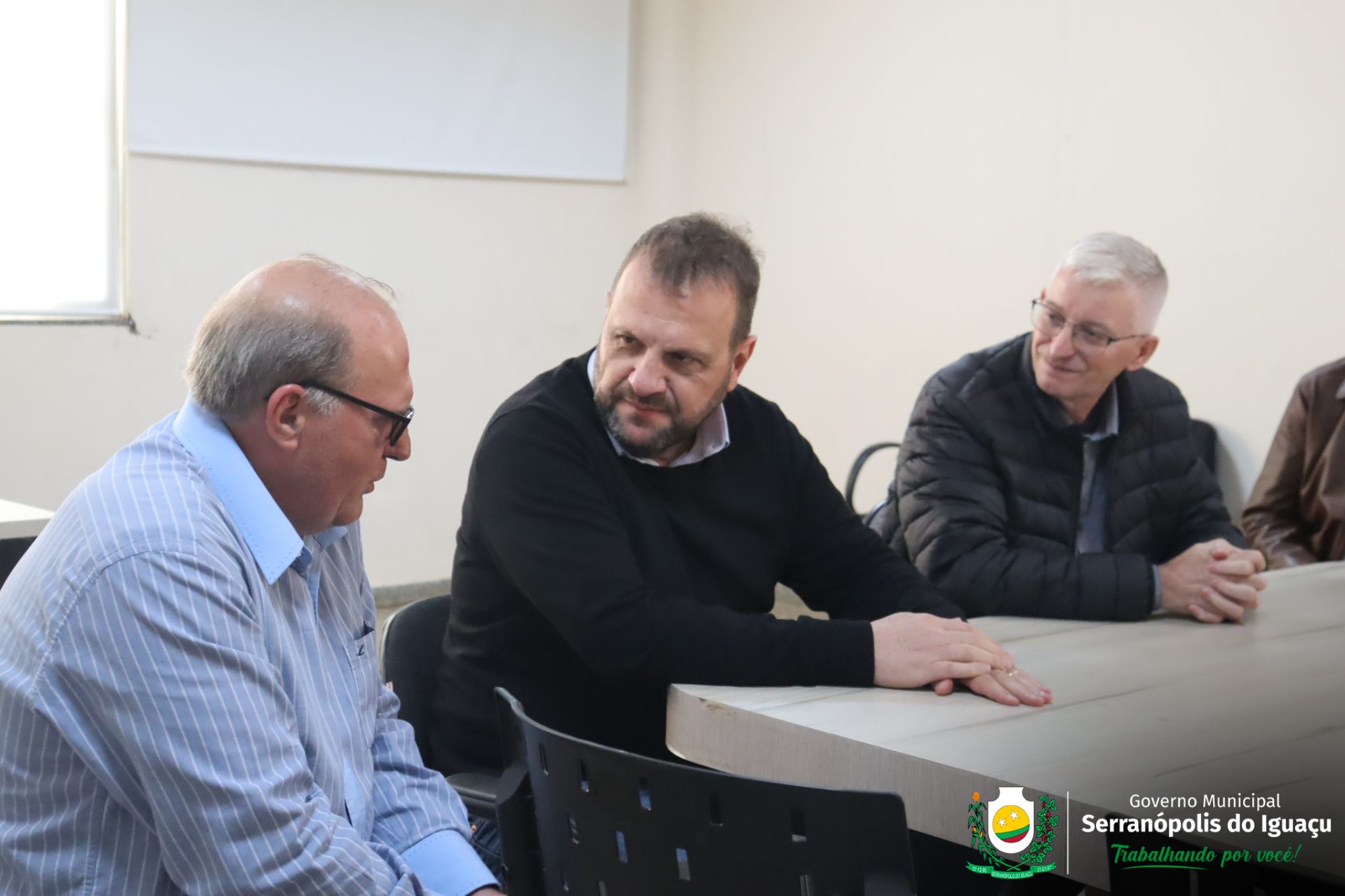 Secretário de Estado Rogério Carboni discute ações da assistência social em Serranópolis do Iguaçu