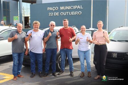 Governo Municipal adquire três novos veículos