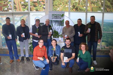 Semana do Meio Ambiente: Governo Municipal distribui mudas de árvores nativas e chás em Serranópolis do Iguaçu Semana do Meio Ambiente: Governo Municipal distribui mudas de árvores nativas e chás em Serranópolis do Iguaçu