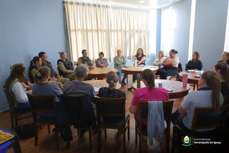 Reunião reforça atuação da rede de proteção à criança e ao adolescente Reunião reforça atuação da rede de proteção à criança e ao adolescente