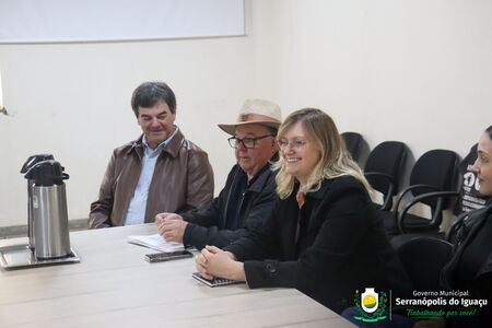 Comitiva da Secretaria de Turismo do Paraná se reúne com autoridades de Serranópolis do Iguaçu Comitiva da Secretaria de Turismo do Paraná se reúne com autoridades de Serranópolis do Iguaçu